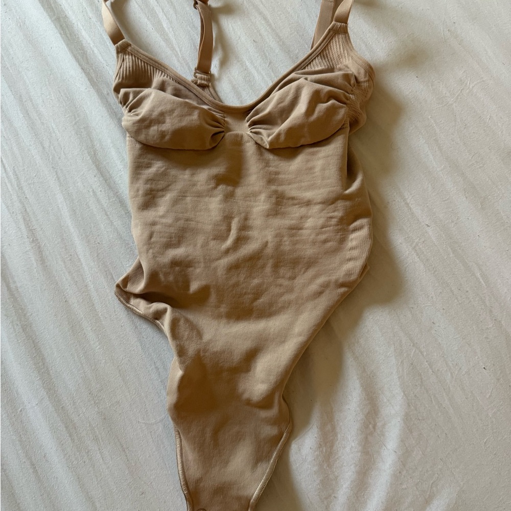 SKIMS Nude/Tan Seamless Bodysuit Label View